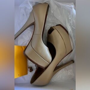 Fendi open-toe in nude, size 5 lamb leather